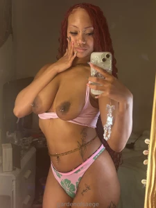 Happy monday babies i m available for sexting and customs for the rest