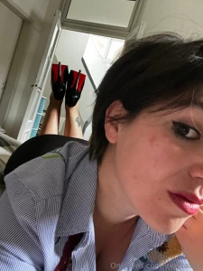 One look from me is worth a thousand words tell me how i make you feel