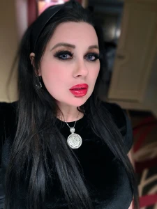 Decluttering my phone of hot selfies - part il part i is on a