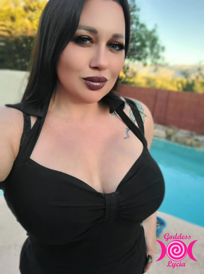 Decluttering my phone of hot selfies - part il part i is on a part 3 
