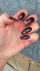Check out my mesmerizing mani