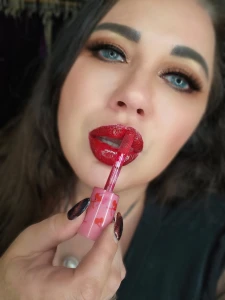 Throwing my pets a bone 4 sexy selfies from today with glossy red lips part 1