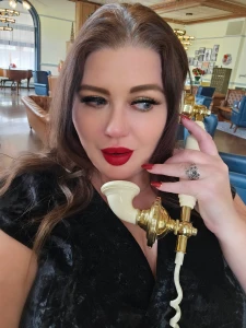 On a kissymas vacay feel free to fund my fun 4 pics part 2