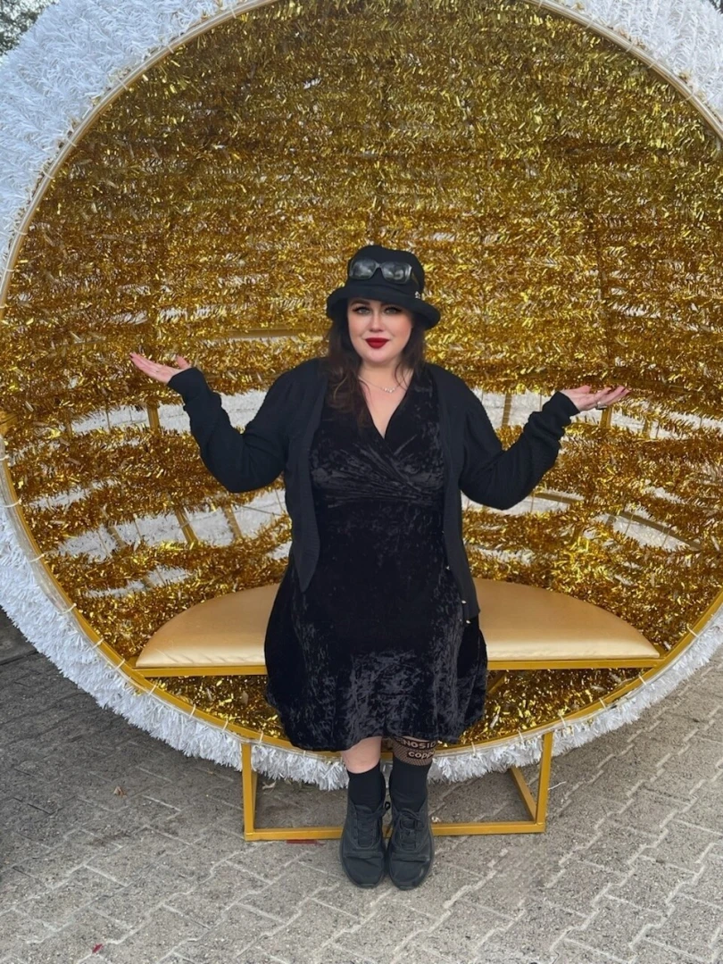 On a kissymas vacay feel free to fund my fun 4 pics part 3 