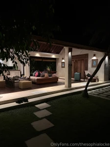 You get first look at the place i m staying at in bali such a long day part 1
