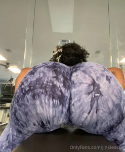 You think your lap can handle this ass part 1