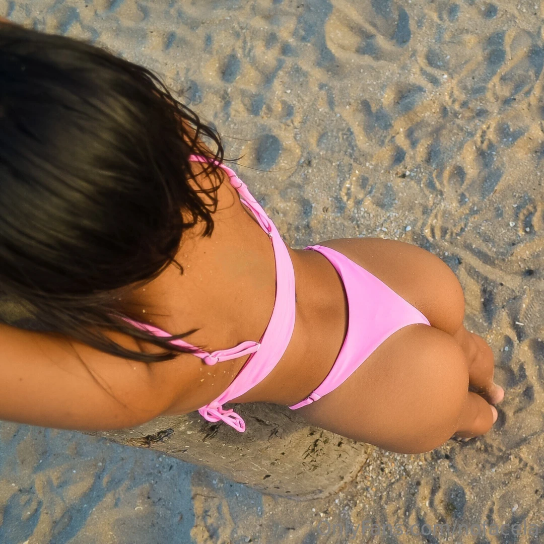 Happy friday from the hottest beatch 