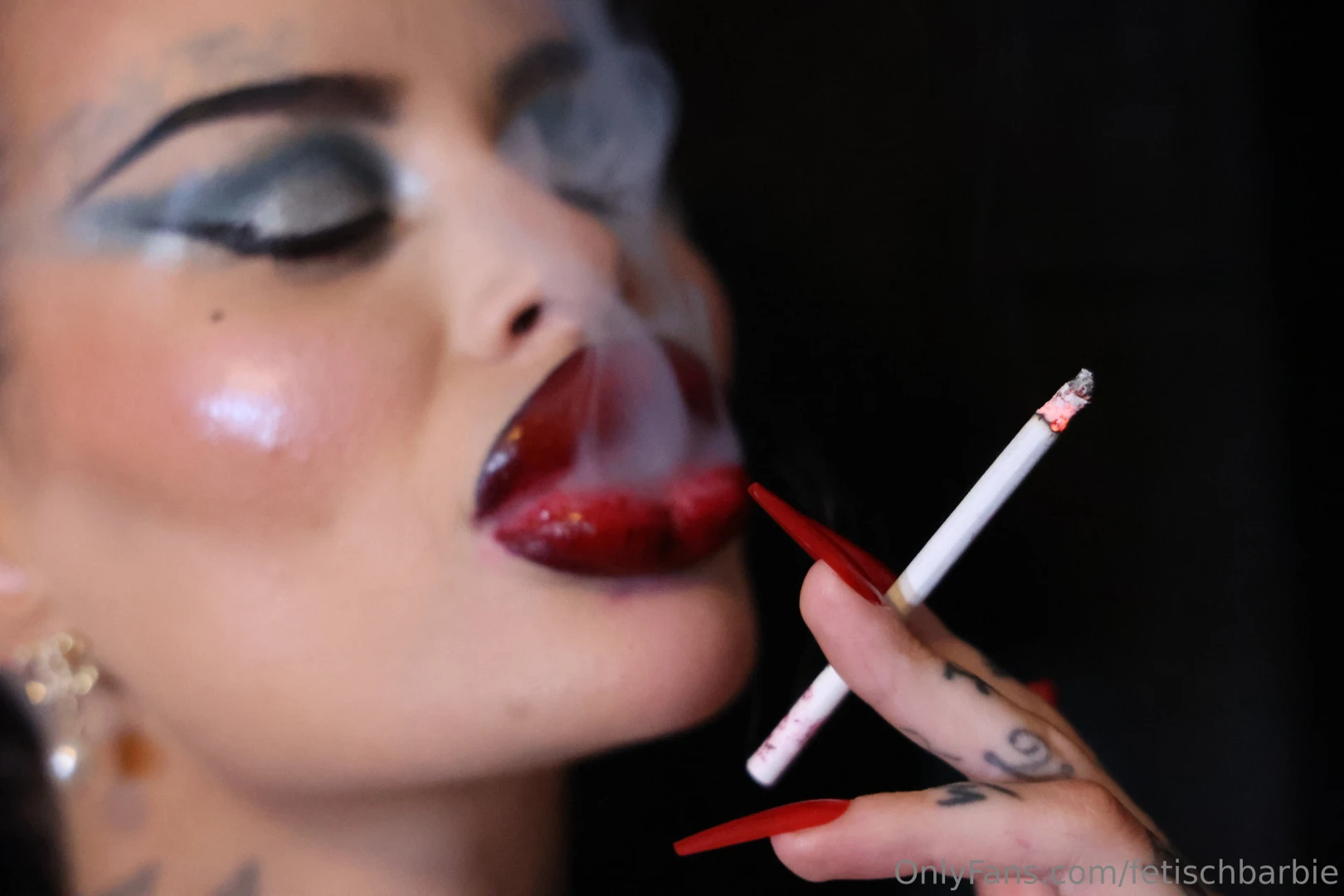 Im having a cozy sunday until now and i hope you do too in your dms part 1 