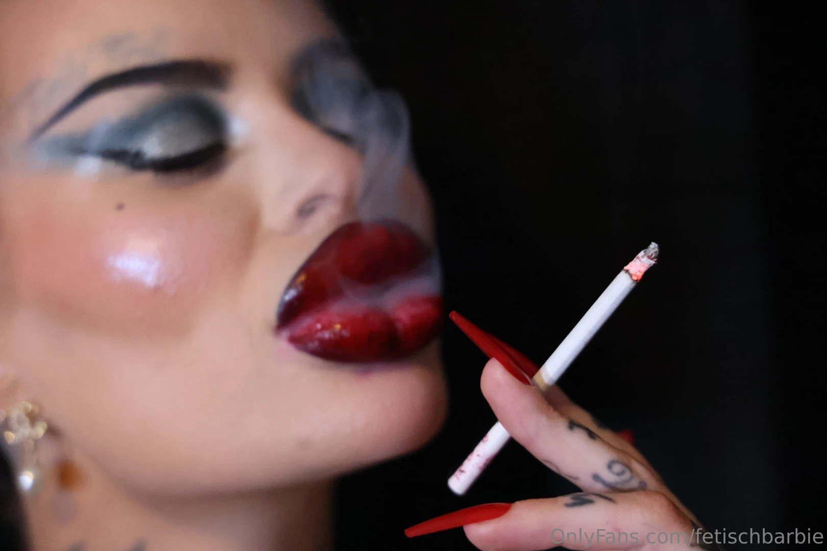 Im having a cozy sunday until now and i hope you do too in your dms 