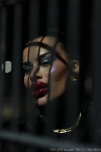 Are you here for my heavy makeup unlike the natural trend right now i