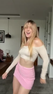 Starting the week with great vibes a little dance and some positive