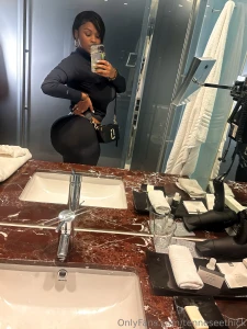 Imagine running in the airport with all this ass it was definitely