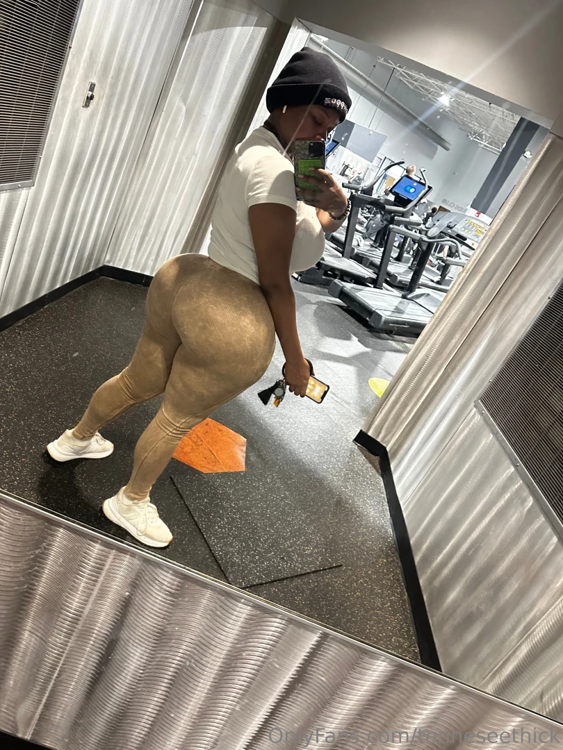 I tried a new gym today and let s just say the white men there love me 