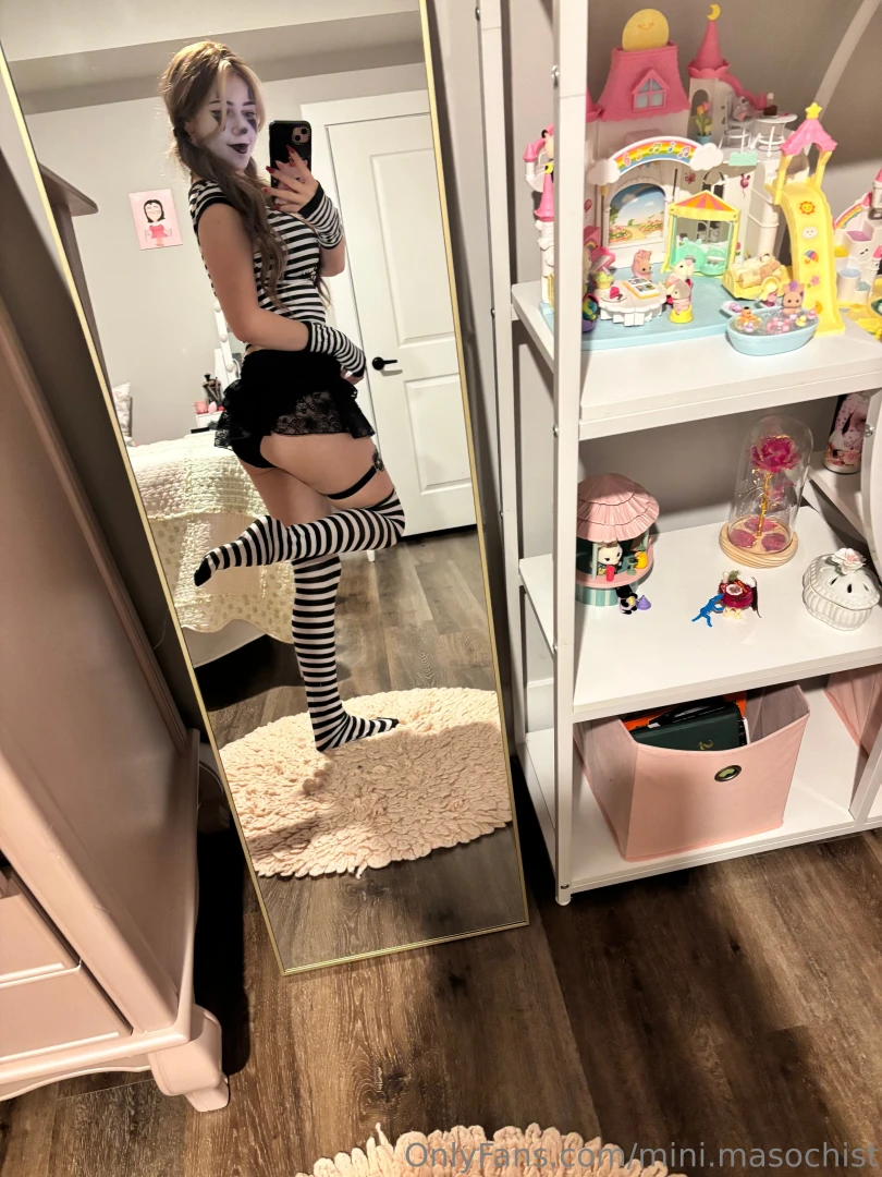I need someone to pull down my skirt 