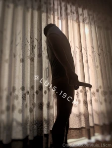 Husmeando al vecino del frente