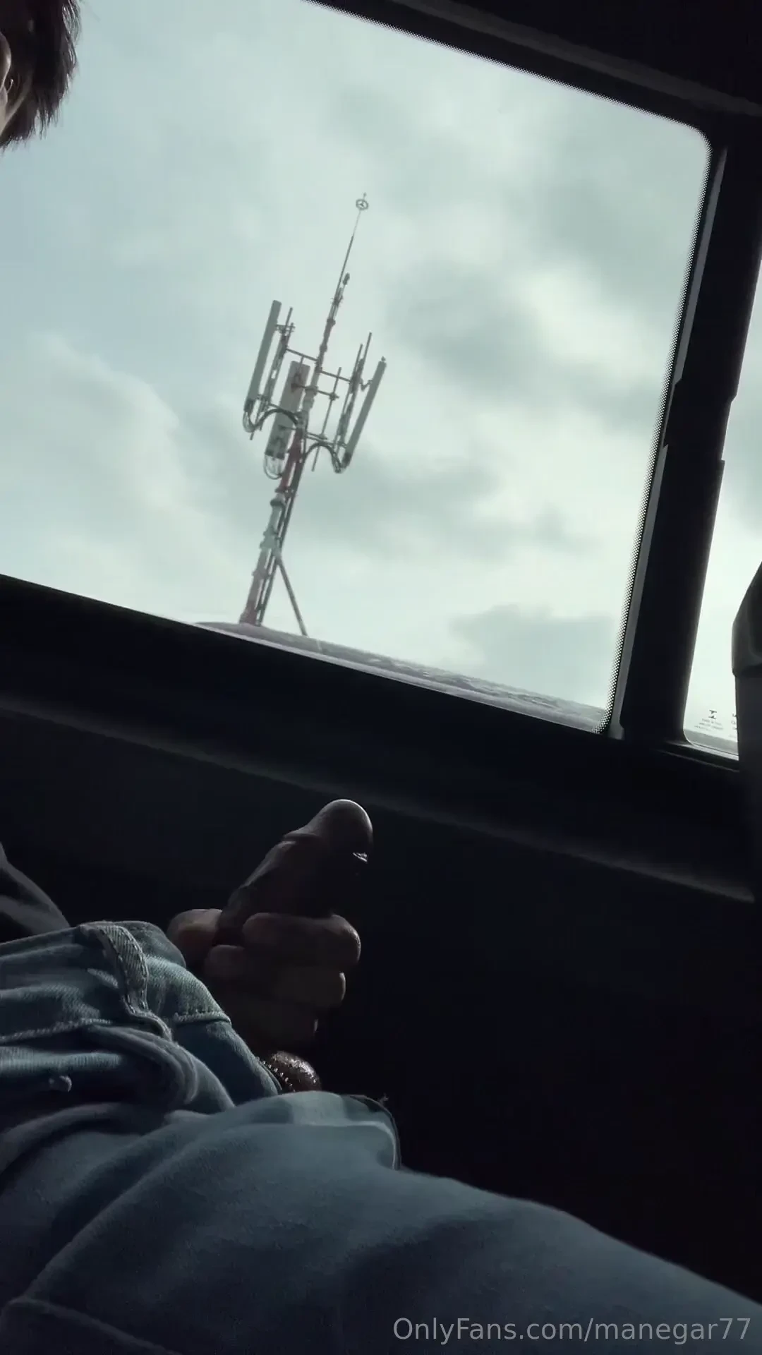 Me la jale en el bus mientras el chofer me observaba por el retrovisor 