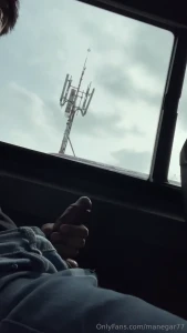 Me la jale en el bus mientras el chofer me observaba por el retrovisor