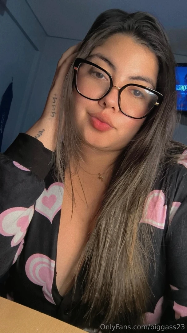 Tu ni a rica y linda 