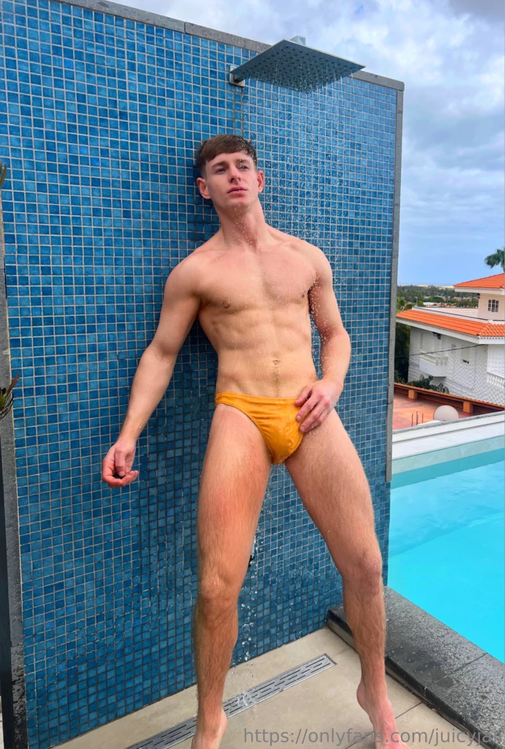 Guess who s making waves today 