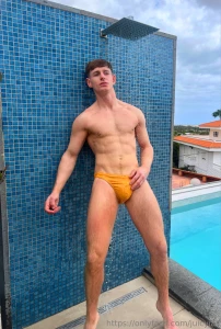 Guess who s making waves today