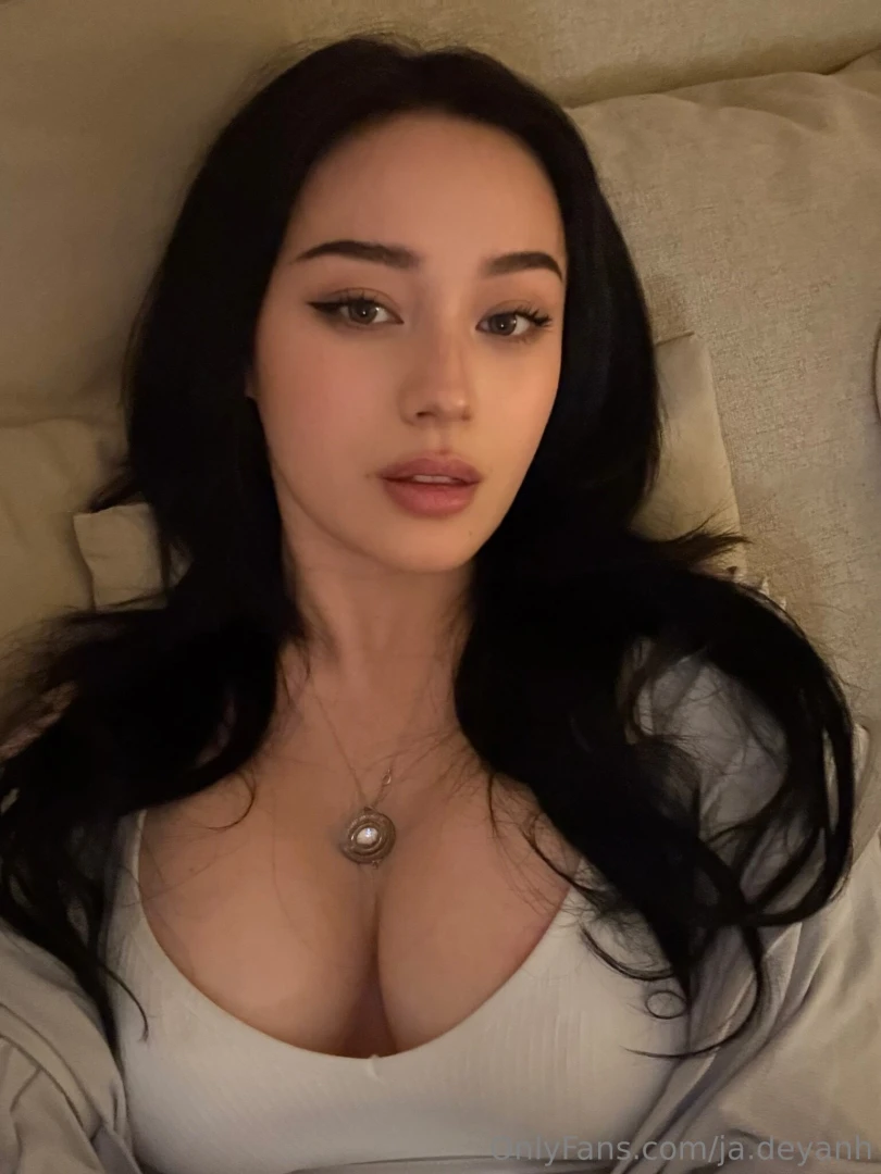 Only bad bitches eat pho whos with me 