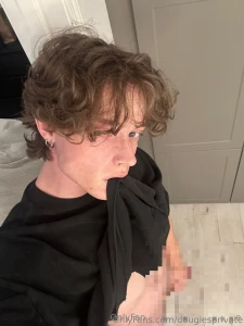 Describe this picture using only emojis let s see how creative you are