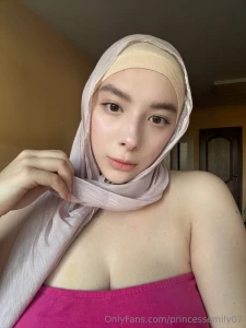 Do you prefer me more with the mouth covered or not covered