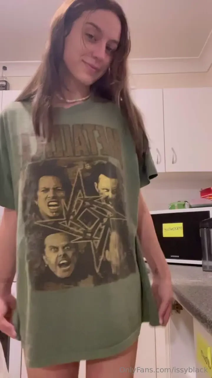 This shirt s riding up but i know you don t mind 