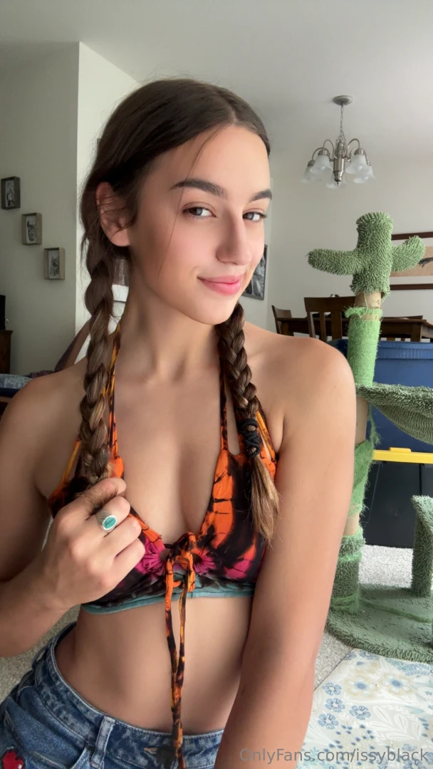 Peek-a-boo i see you staring like what you see 