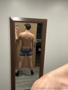 Little photo shoot in the hotel which one is your fave part 5