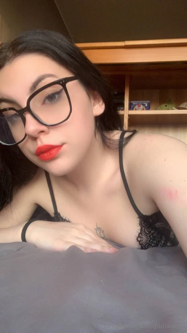 Lasciati avvolgere dalla mia sensualit ogni curva ogni sguardo tutto 