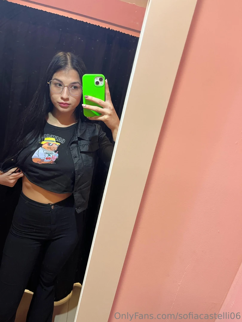 Se entra qualcuno nel camerino un problema stavo guardando delle chat 