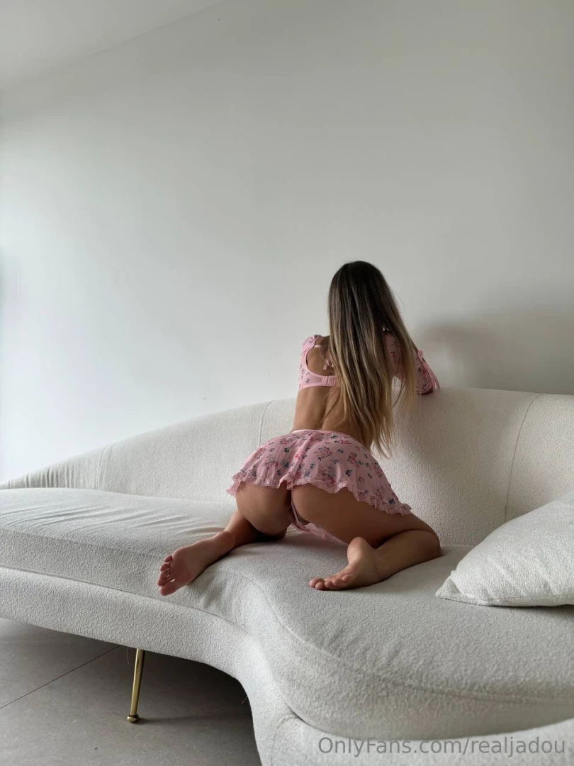 Tell me what you d do if you d walked into the room right now 