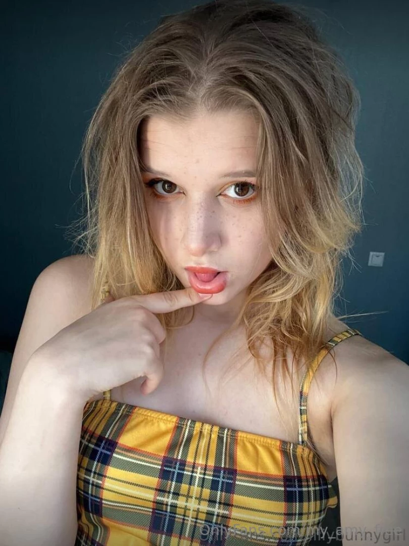 Liliybunnygirl she like touch her pink virgin pussy on camera and cum part 333 