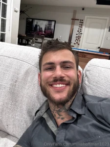 Some normal selfies of me i hope you guys have an amazing friday part 4