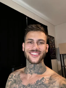 Some normal selfies of me i hope you guys have an amazing friday part 3