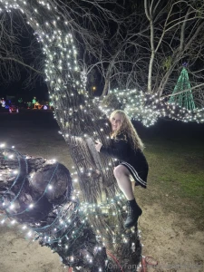 Yes i climb trees in skirts lmao