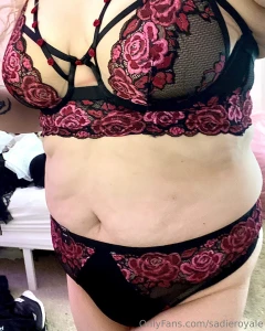 Got this new set to be bedazzled i love it ignore the mess in the