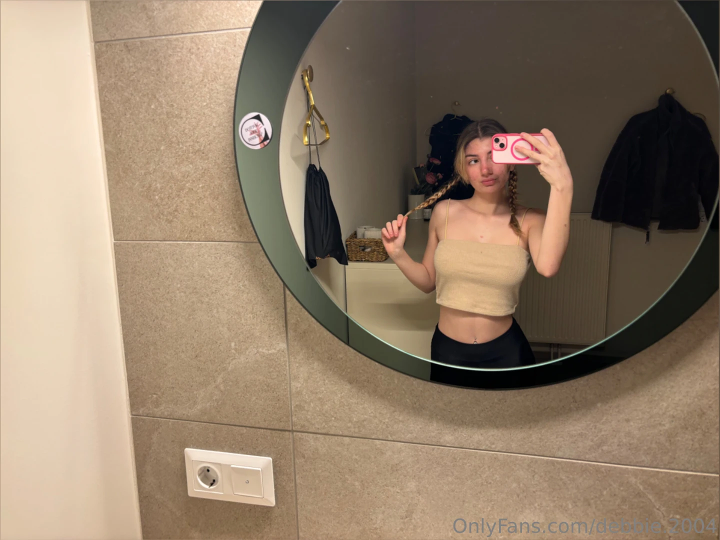 Che stai facendo vieni a passare un po di tempo con me 