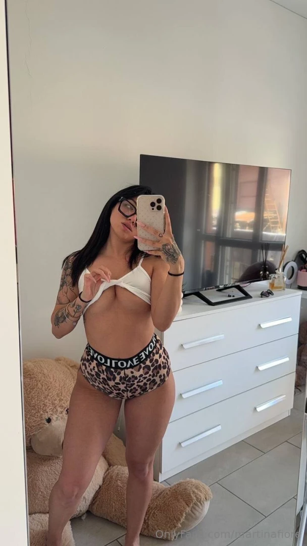 Il tuo tocco l unica cosa che desidero adesso 