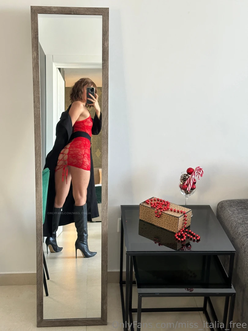 Santa is coming to town a better version of santa actually miss_italia 