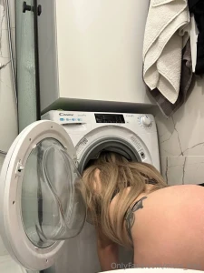 I m stuck will you help me get out or will you take advantage of the