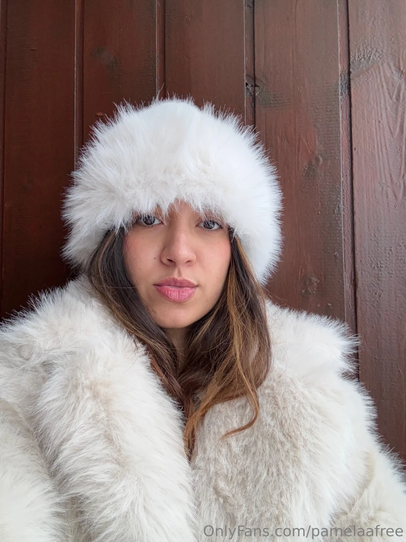 Sono la tua puttana russa sono andata in montagna e ho scattato queste 