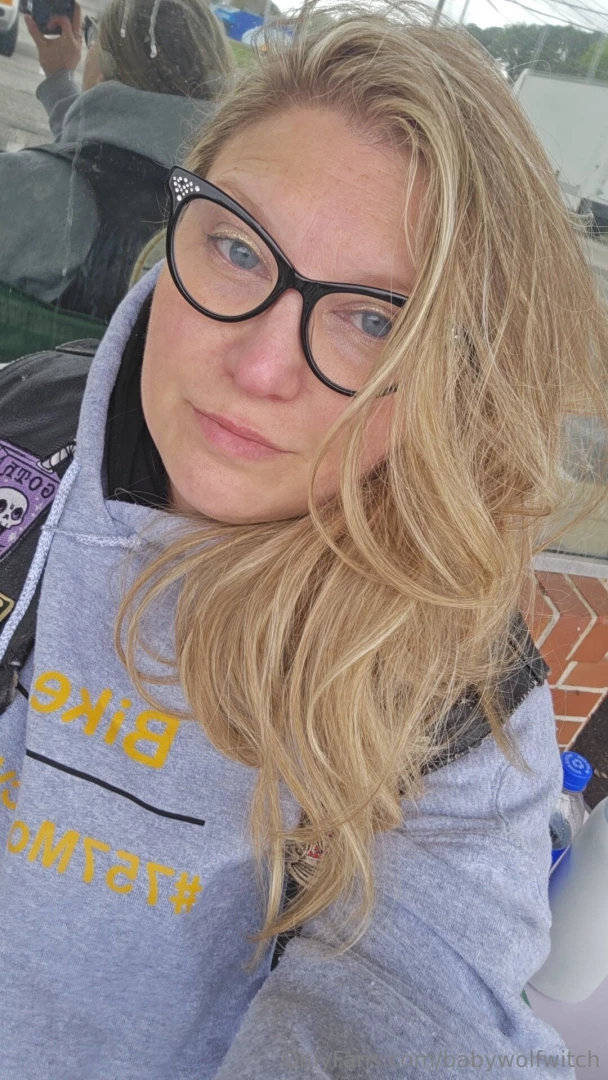 Out here freezing my ass off but that money don t make itself xo 