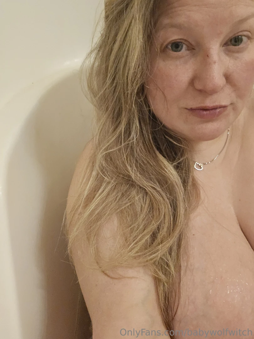 Here some bath time pics 