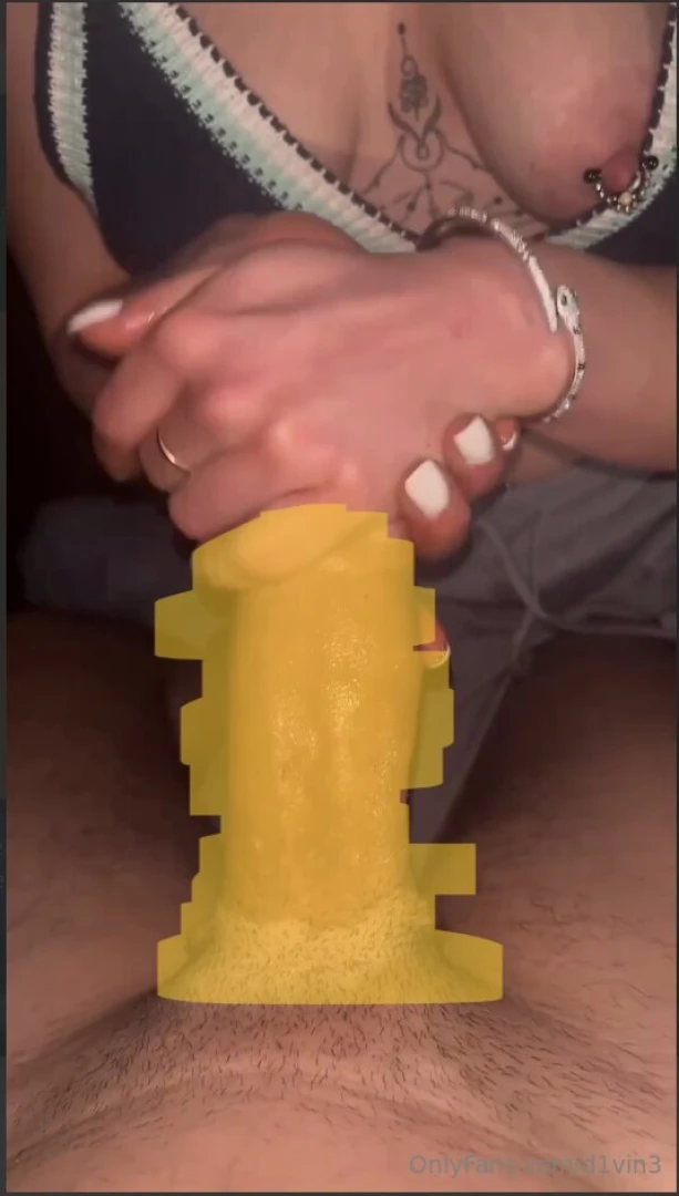 Ho fatto una sega al cazzone del mio ragazzo con il lubrificante e gli 