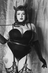 Preview of the chaotic valentine s day shoot i started at 10pm cause