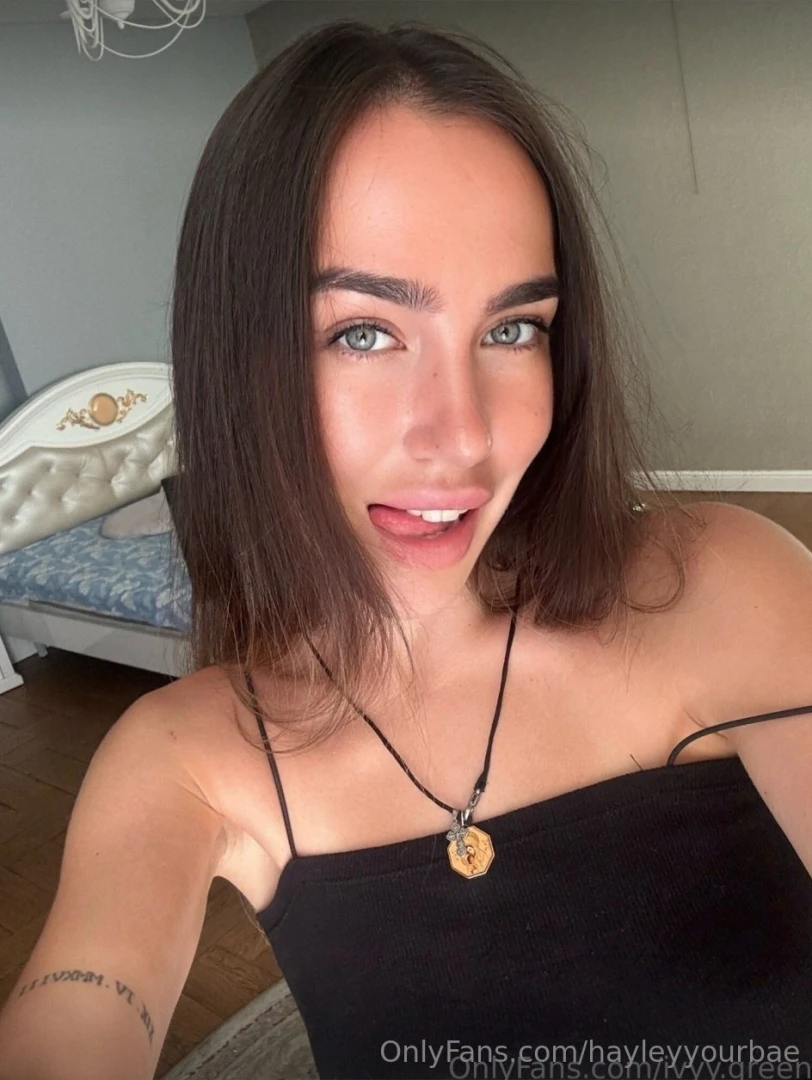 This babe ivyy green wants to be naughty for you her juicy tits and part 38 