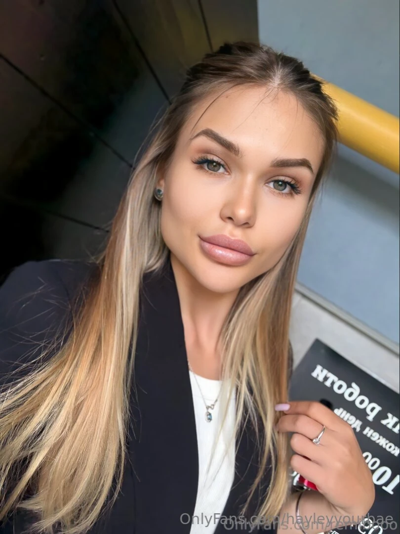 Remibooo chic blonde wouldn t mind showing you her holes are you ready part 23 