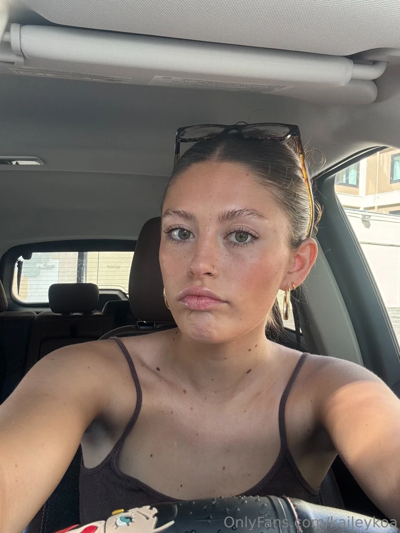 Pulled over cause i was looking too damn good officer agreed 